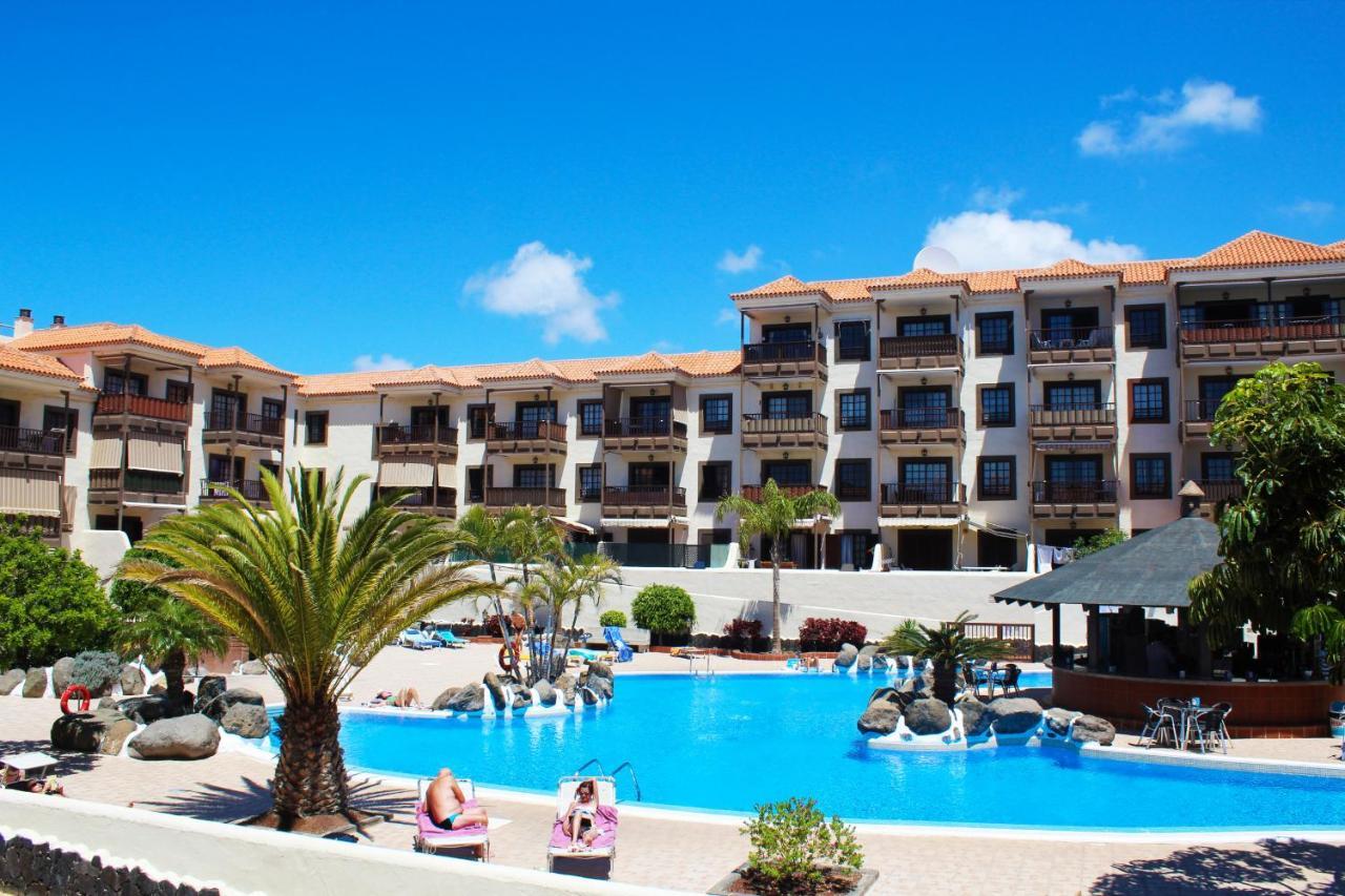 Mar Y Piscina En Costa Del Silencio Arona (Tenerife)